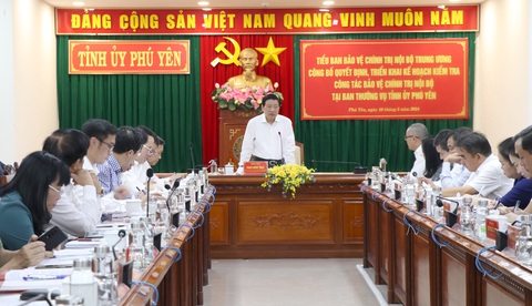 Ủy viên Bộ Chính trị, Trưởng Ban Nội chính Trung ương Phan Đình Trạc chủ trì hội nghị công bố quyết định kiểm tra công tác bảo vệ chính trị nội bộ tại Ban Thường vụ Tỉnh ủy Phú Yên - Ảnh: VĂN VINH Ủy viên Bộ Chính trị, Trưởng Ban Nội chính Trung ương Phan Đình Trạc chủ trì hội nghị công bố quyết định kiểm tra công tác bảo vệ chính trị nội bộ tại Ban Thường vụ Tỉnh ủy Phú Yên - Ảnh: VĂN VINH
