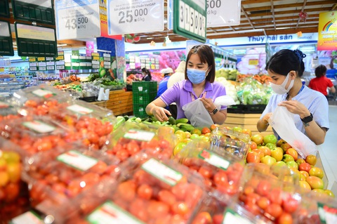 6 hệ thống siêu thị bắt tay kiểm soát chất lượng thực phẩm: sẽ mở rộng thêm- Ảnh 2. Người dân mua sắm tại siêu thị Co.opmart Xa lộ Hà Nội, TP Thủ Đức, TP.HCM - Ảnh: QUANG ĐỊNH
