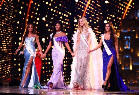 Nhan sắc thiên thần của tân Hoa hậu Thế giới - Miss World 2024- Ảnh 2. Krystyna Pyszková sở hữu chiều cao 1m81 nổi bật, sử dụng thành thạo 4 ngoại ngữ: Anh, Đức, Ba Lan và Slovak. Mỹ nhân 24 tuổi đang theo học song song hai chuyên ngành luật và quản trị kinh doanh này còn có thể chơi nhạc cụ sáo và đàn violin với 9 năm theo học nghệ thuật.
