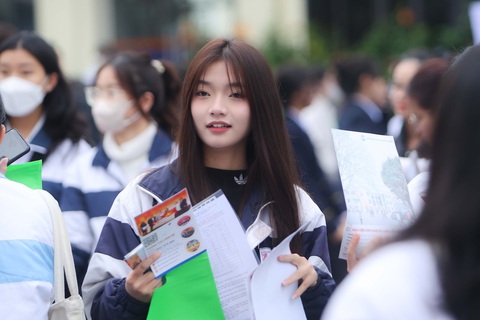 Ngay từ sáng sớm hàng ngàn học sinh tại TP. Hải Phòng đã có mặt tại trường ĐH Hàng Hải Việt Nam để tham dự chương trình tư vấn tuyển sinh - hướng nghiệp 2024 - Ảnh: NGUYỄN KHÁNH Ngay từ sáng sớm, hàng ngàn học sinh tại TP Hải Phòng đã có mặt tại trường ĐH Hàng Hải Việt Nam để tham dự chương trình tư vấn tuyển sinh - hướng nghiệp 2024 - Ảnh: NGUYỄN KHÁNH
