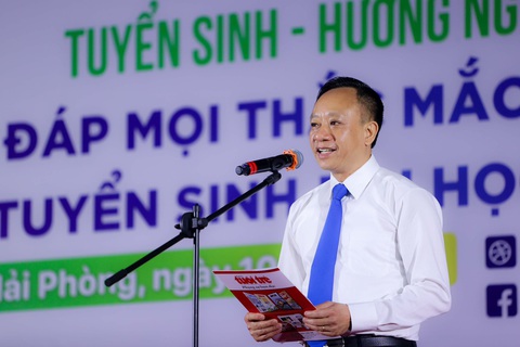 PGS.TS Phạm Xuân Dương - Hiệu trưởng Trường Đại học Hàng hải Việt Nam phát biểu khai mạc chương trình - Ảnh: NGUYỄN KHÁNH PGS.TS Phạm Xuân Dương - hiệu trưởng Trường đại học Hàng hải Việt Nam - phát biểu khai mạc chương trình - Ảnh: NGUYỄN KHÁNH