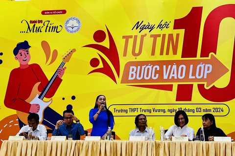 Ngày hội tự tin bước vào lớp 10: Tư vấn hàng loạt câu hỏi Thành viên ban tư vấn tại ngày hội Tự tin bước vào lớp 10 - Ảnh: MỸ DUNG