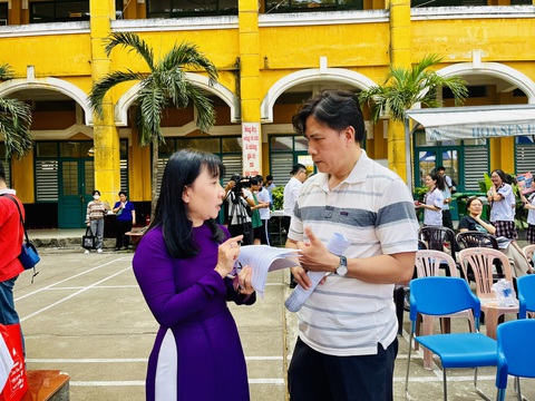 Ngày hội tự tin bước vào lớp 10: Tư vấn hàng loạt câu hỏi Phụ huynh hỏi trực tiếp với các thầy cô trong ban tư vấn - Ảnh: MỸ DUNG