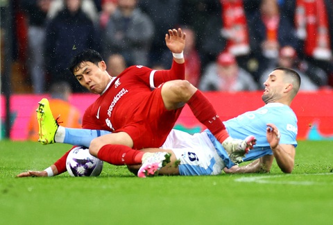 Liverpool hòa Man City, cuộc đua vô địch thêm gay cấn- Ảnh 1. Liverpool và Man City tạo ra trận cầu hấp dẫn ở vòng 28 Giải ngoại hạng Anh (Premier League) - Ảnh: REUTERS
