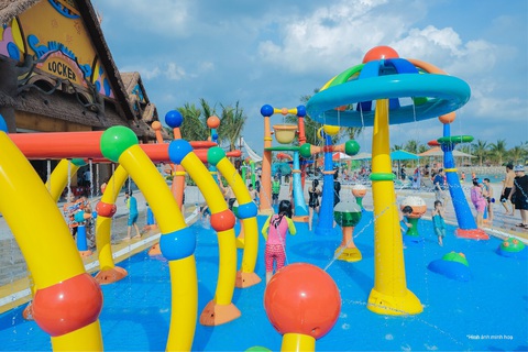 Vinhomes Grand Park: Bệ phóng tăng trưởng từ trung tâm mua sắm, giải trí khu Đông TP.HCM- Ảnh 3. “Vũ trụ giải trí” VinWonders Grand Park tạo thêm sức bật cộng hưởng cho kinh tế, dịch vụ, việc làm trong khu vực - Ảnh: Đ.H