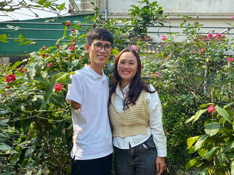 Vợ chồng Tô Hữu Sỹ và khu vườn hạnh phúc - Ảnh: HÀ THANH Vợ chồng anh Tô Hữu Sỹ và khu vườn Hạnh phúc - Ảnh: HÀ THANH