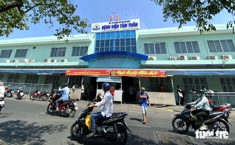 Bệnh viện Tâm thần TP.HCM 'khoác áo mới' trong lúc duyệt dự án xây mới- Ảnh 1. Bệnh viện Tâm thần TP.HCM (cơ sở 1 trên đường Võ Văn Kiệt, phường 1, quận 5) đã được sơn mới toàn bộ. Tuy nhiên với diện tích chật hẹp chỉ 1.700m², bệnh viện thường xuyên rơi vào tình trạng quá tải - Ảnh: XUÂN MAI