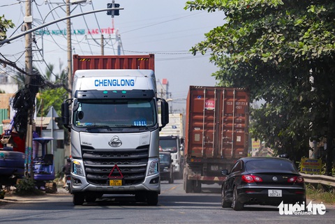 TP.HCM ban hành mức giá BOT của đường nối Nguyễn Duy Trinh- Ảnh 1. Đoạn đường nối Nguyễn Duy Trinh vào Khu công nghiệp Phú Hữu (TP Thủ Đức) - Ảnh: CHÂU TUẤN