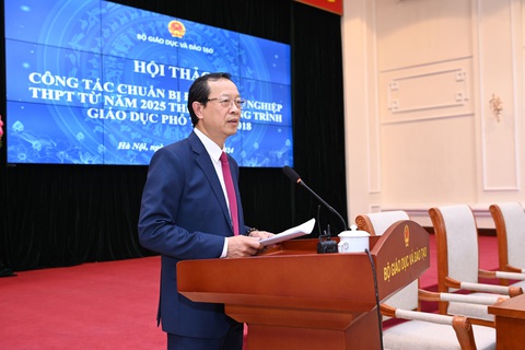 Đề thi tốt nghiệp THPT từ năm 2025 thay đổi ra sao?- Ảnh 1. Thứ trưởng Bộ Giáo dục và Đào tạo Phạm Ngọc Thưởng tại hội thảo về kỳ thi tốt nghiệp THPT từ năm 2025 - Ảnh: TRẦN HIỆP