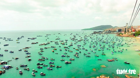 Phú Quốc nhìn từ cáp treo vượt biển qua đảo Hòn Thơm - Ảnh: CHÍ CÔNG Phú Quốc nhìn từ cáp treo vượt biển qua đảo Hòn Thơm - Ảnh: CHÍ CÔNG