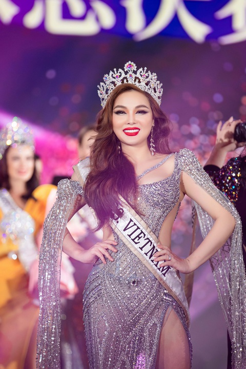 Mrs Globe 2024: Ngọc Trang đoạt giải Hoa hậu châu Á và Trang phục dân tộc đẹp nhất- Ảnh 8. Mrs Globe 2024: Ngọc Trang đoạt giải Hoa hậu châu Á và Trang phục dân tộc đẹp nhất- Ảnh 8.