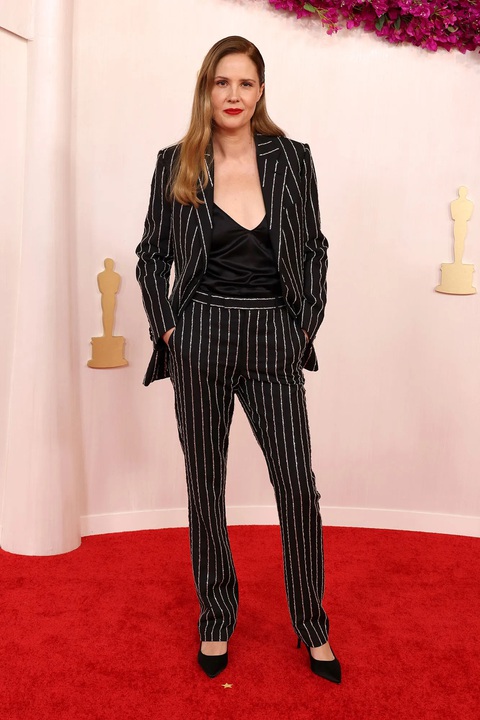 Ngắm sao Hollywood làm nóng thảm đỏ Oscar- Ảnh 13. Đạo diễn người Pháp Justine Triet, bộ phim Anatomy of a Fall do cô cầm trịch là một trong những đối thủ nặng ký cho danh hiệu Phim hay nhất năm nay - Ảnh: GETTY IMAGES