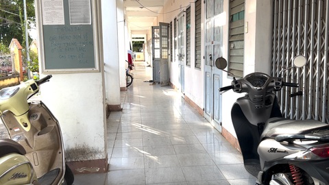 Hiện nay có nhiều người là cán bộ, công chức, người làm nghề tự do đến thuê ở và được linh động chấp nhận để tránh lãng phí - Ảnh: TÂM AN Hiện nay có nhiều người là cán bộ, công chức, người làm nghề tự do đến thuê ở và được linh động chấp nhận để tránh lãng phí - Ảnh: TÂM AN