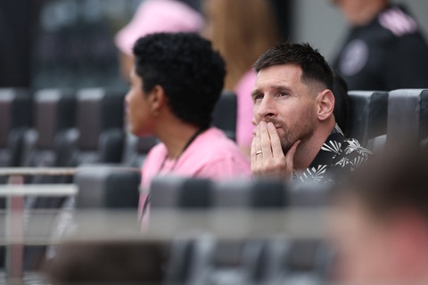 Tin tức thể thao sáng 11-3: Real Madrid thắng đậm; Inter Miami vắng Messi, nhận thất bại đầu tiên- Ảnh 4. Messi ngồi trên khán đài và chứng kiến Inter Miami nhận thất bại - Ảnh: USA TODAY