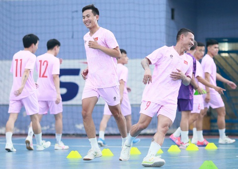 Tiền đạo chủ lực tuyển futsal Việt Nam phải tập riêng trong ngày đầu tập luyện- Ảnh 1. Đội tuyển futsal Việt Nam thoải mái trong ngày tập luyện đầu tiên - Ảnh: AN TÔ