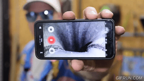 Bên trong lốp xe đang chạy có gì, hoạt động ra sao?- Ảnh 1. YouTuber Warped Perception mới đây đã có một phép thử thú vị để tìm hiểu cơ chế vận hành bên trong lốp ra sao cùng độ hiệu quả của một trang bị khá gây tranh cãi là "hạt cân bằng"