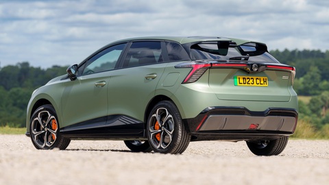 MG2: Xe điện toàn cầu ngang cỡ Toyota Yaris, rẻ nhất của MG- Ảnh 2. Ngoài xe giá rẻ, một mẫu xe chủ lực mang thiên hướng thể thao nằm trên MG4 XPower (ảnh) cũng đang được MG nhắm tới - Ảnh: Top Gear
