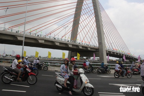 Những phường nào ở Đà Nẵng không nhập nhưng sẽ có điều chỉnh địa giới hành chính?- Ảnh 1. Đà Nẵng dự kiến điều chỉnh địa giới hành chính phường Thanh Khê Tây (quận Thanh Khê) theo hướng nhập thêm một phần diện tích tự nhiên và quy mô dân số của phường Hòa Minh (quận Liên Chiểu). Trong ảnh là cầu vượt Ngã Ba Huế, nơi giáp ranh giữa 2 quận - Ảnh: TRƯỜNG TRUNG