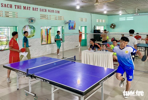 Lực lượng Thanh niên xung phong TP.HCM tổ chức hội thao kỷ niệm 48 năm thành lập- Ảnh 5. Môn thi bóng bàn được tổ chức ở phòng đa chức năng trong khuôn viên cơ sở cai nghiện ma túy Nhị Xuân (huyện Hóc Môn) - Ảnh: LÊ PHAN