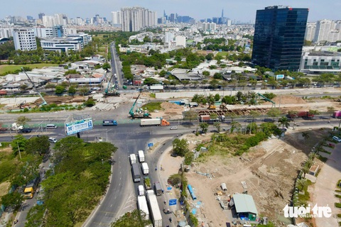 Bí thư Nguyễn Văn Nên thị sát hầm chui Nguyễn Văn Linh, cầu đường Nguyễn Khoái- Ảnh 2. Khu vực thi công hầm chui Nguyễn Văn Linh - Ảnh: CHÂU TUẤN