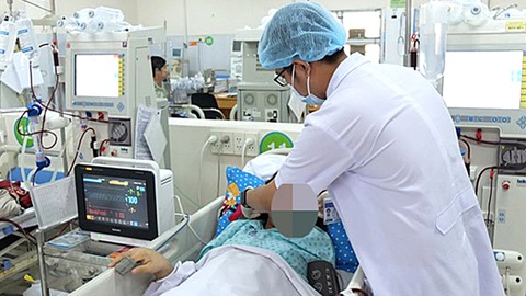 Uống cà phê giảm cân, nhập viện khi não đã tổn thương, suy thận…- Ảnh 1. Một nữ bệnh nhân suy thận từng được điều trị tại Bệnh viện Bình Dân (TP.HCM) vì uống thuốc giảm cân không rõ nguồn gốc - Ảnh: BVCC