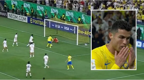 Ronaldo bỏ lỡ cơ hội khó tin nhất sự nghiệp, Al Nassr bị loại khỏi AFC Champions League- Ảnh 1. Ronaldo với tình huống sút bóng ra ngoài bỏ lỡ cơ hội khó tin nhất mùa giải - Ảnh: Sportbible