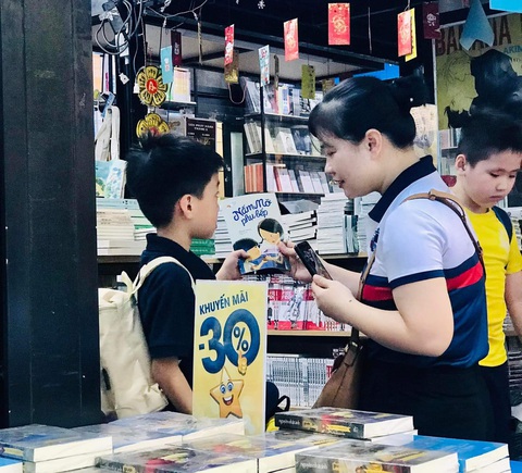 Các bạn nhỏ có thể tha hồ mua sách, truyện ưu đãi từ Hội sách xuyên Việt - Ảnh: BTC Các bạn nhỏ có thể tha hồ mua sách, truyện ưu đãi từ Hội sách xuyên Việt - Ảnh: Đường sách TP.HCM