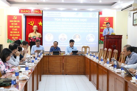 TS Trần Du Lịch: TP.HCM cần xác định Toàn cảnh buổi tọa đàm - Ảnh: CẨM NƯƠNG