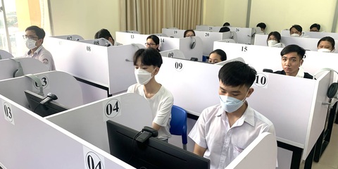 Chưa hết hạn đăng ký dự thi đã kín chỗ, trường thêm đợt thi đánh giá năng lực- Ảnh 1. Thí sinh tham dự kỳ thi đánh giá năng lực chuyên biệt do Trường đại học Sư phạm TP.HCM tổ chức năm 2023 - Ảnh: TRẦN HUỲNH