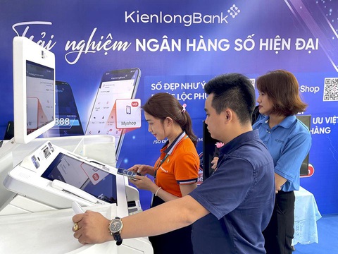 Với máy STM của KienlongBank, không cần thẻ vẫn có thể rút tiền mặt- Ảnh 2. Với máy STM của KienlongBank, không cần thẻ vẫn có thể rút tiền mặt- Ảnh 2.