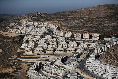 Toàn cảnh công trình xây dựng khu định cư Ramat Givat Zeev của Israel ở Bờ Tây - Ảnh: REUTERS Toàn cảnh công trình xây dựng khu định cư Ramat Givat Zeev của Israel ở Bờ Tây - Ảnh: REUTERS