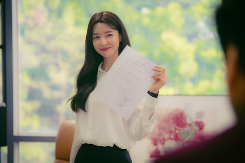 'Tiệm chụp ảnh ma quái' của Joo Won lập thành tích ấn tượng khi vừa lên sóng- Ảnh 4. Kwon Nara hóa thân thành luật sư Han Bom