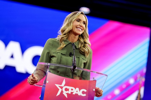 Bà Lara Trump, con dâu cựu tổng thống Mỹ Donald Trump, vừa đắc cử đồng chủ tịch Uỷ ban quốc gia Đảng Cộng hòa - Ảnh: REUTERS Bà Lara Trump, con dâu cựu tổng thống Mỹ Donald Trump, vừa đắc cử đồng chủ tịch Ủy ban quốc gia Đảng Cộng hòa - Ảnh: REUTERS