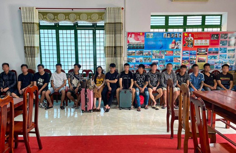 15 người Việt Nam bị cưỡng bức lao động được đưa về từ Campuchia- Ảnh 3. 15 người Việt Nam được xác định bị lừa. cưỡng bức làm việc tại Campuchia - Ảnh: Lực lượng chức năng cung cấp