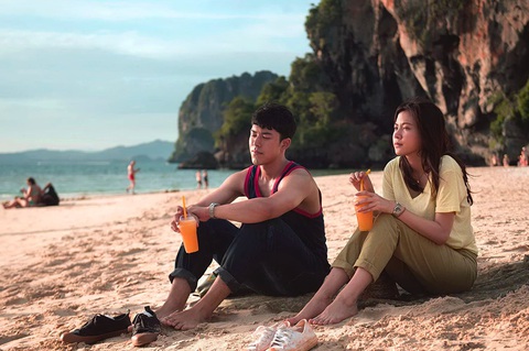 Gink (vai Pimchanok Leuwisetpaiboon, phải,) và Palm (Naphat Siangsomboon) trong phim Friend Zone, một bộ phim chiếu rạp nổi tiếng của Thái - Ảnh: IMDb Gink (vai Pimchanok Leuwisetpaiboon, phải) và Palm (Naphat Siangsomboon) trong phim Friend Zone, một bộ phim chiếu rạp nổi tiếng của Thái - Ảnh: IMDb