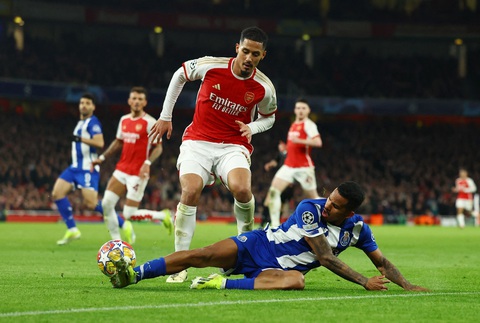 Arsenal vào tứ kết Champions League sau loạt luân lưu cân não- Ảnh 2. Arsenal đã có trận đấu cực kỳ khó khăn trước Porto - Ảnh: REUTERS