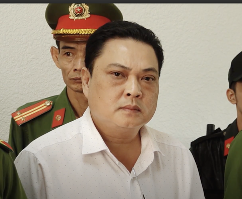 Cử người giải quyết hồ sơ thay giám đốc văn phòng đăng ký đất đai bị bắt- Ảnh 1. Ông Lê Phước Nhàn, giám đốc Văn phòng đăng ký đất đai tỉnh Hậu Giang, đã bị khởi tố, bắt tạm giam - Ảnh: HUY PHÁCH
