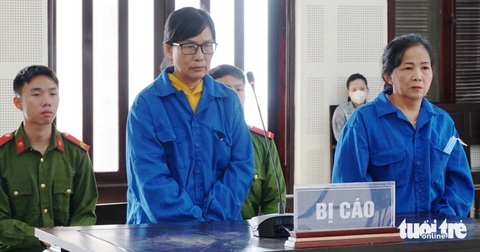 Tự gắn mác ‘Việt kiều Mỹ’, thổi vốn doanh nghiệp lên cả trăm tỉ để lừa đảo- Ảnh 1. Hai bị cáo bị tuyên phạm tội lừa đảo chiếm đoạt tài sản - Ảnh: ĐOÀN CƯỜNG