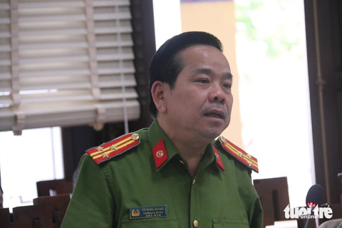 Khởi tố vụ án, điều tra nguyên nhân tai nạn trên cao tốc Cam Lộ - La Sơn làm 2 người chết- Ảnh 2. Thượng tá Võ Hồng Quang, trưởng Công an huyện Phong Điền, cho biết công an đang làm rõ việc thiết bị giám sát hành trình của xe khách khi đi vào cao tốc Cam Lộ - La Sơn thì đột ngột mất tín hiệu - Ảnh: NHẬT LINH