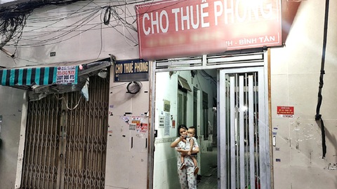 Nhà trọ tăng giá đồng loạt, người thuê xây xẩm mặt mày- Ảnh 1. Dù số phòng trống còn nhiều song nhiều chủ trọ vẫn tăng giá cho thuê trọ sau kỳ nghỉ Tết vừa qua - Ảnh: C.TRIỆU