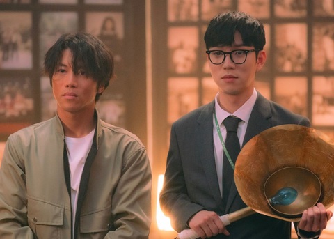 Eum Moon Suk và Yoo In Soo vào vai hai cộng sự ma trong phim Tiệm chụp ảnh ma quái Eum Moon Suk và Yoo In Soo vào vai hai cộng sự ma trong phim Tiệm chụp ảnh ma quái