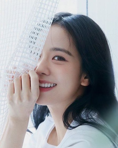 Jisoo trở thành nữ diễn viên Hàn nổi tiếng nhất Instagram - Ảnh 1.