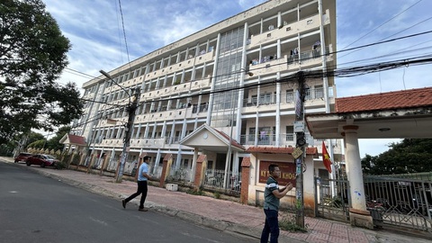 Hai dãy ký túc xá Khoa y dược Trường ĐH Tây Nguyên hiện chỉ có 5 sinh viên ở - Ảnh: TRUNG TÂN Hai dãy ký túc xá Khoa y dược Trường đại học Tây Nguyên hiện chỉ có 5 sinh viên ở - Ảnh: TÂM AN