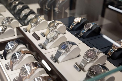 Tham quan phòng trưng bày của Longines tại trung tâm TP.HCM- Ảnh 2. Các sản phẩm của thương hiệu được trưng bài tại phòng triển lãm mới