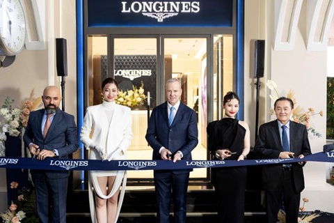 Tham quan phòng trưng bày của Longines tại trung tâm TP.HCM- Ảnh 5. Khách mời cắt băng khánh thành tại sự kiện