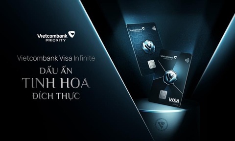 Quiet luxury - Phong cách sống giới tinh hoa ưa chuộng trong năm 2024- Ảnh 2. Ra mắt đồng thời hai thiết kế thẻ kim loại ấn tượng là một trong những điểm nhấn tạo nên sự khác biệt của thẻ Vietcombank Visa Infinite (Nguồn: Vietcombank)