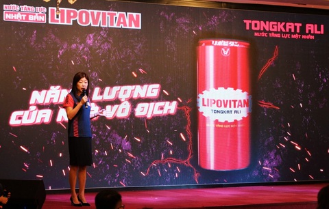 Lipovitan ra mắt dòng sản phẩm mang ‘năng lượng của nhà vô địch’- Ảnh 2. Bà Matsuo Yuki - tổng giám đốc Công ty TNHH Taisho Việt Nam - phát biểu tại sự kiện