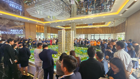Giải mã sức hút của căn hộ '3 mặt hướng thủy' A&T Sky Garden- Ảnh 1. Khu nhà mẫu A&T Sky Garden được đông đảo khách hàng quan tâm