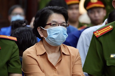 Vụ Vạn Thịnh Phát: Bà Đỗ Thị Nhàn cho mật khẩu nhà để cựu lãnh đạo SCB mang tiền vào?- Ảnh 1. Bà Đỗ Thị Nhàn tại phiên tòa 13-3 - Ảnh: HỮU HẠNH