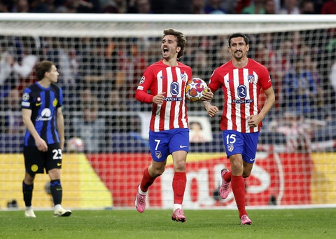 Atletico ngược dòng ngoạn mục vào tứ kết Champions League- Ảnh 2. Griezmann (số 7) ghi bàn gỡ hòa 1-1 - Ảnh: REUTERS